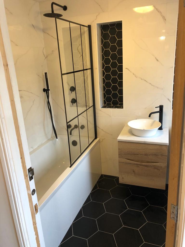 Bath with shower glass